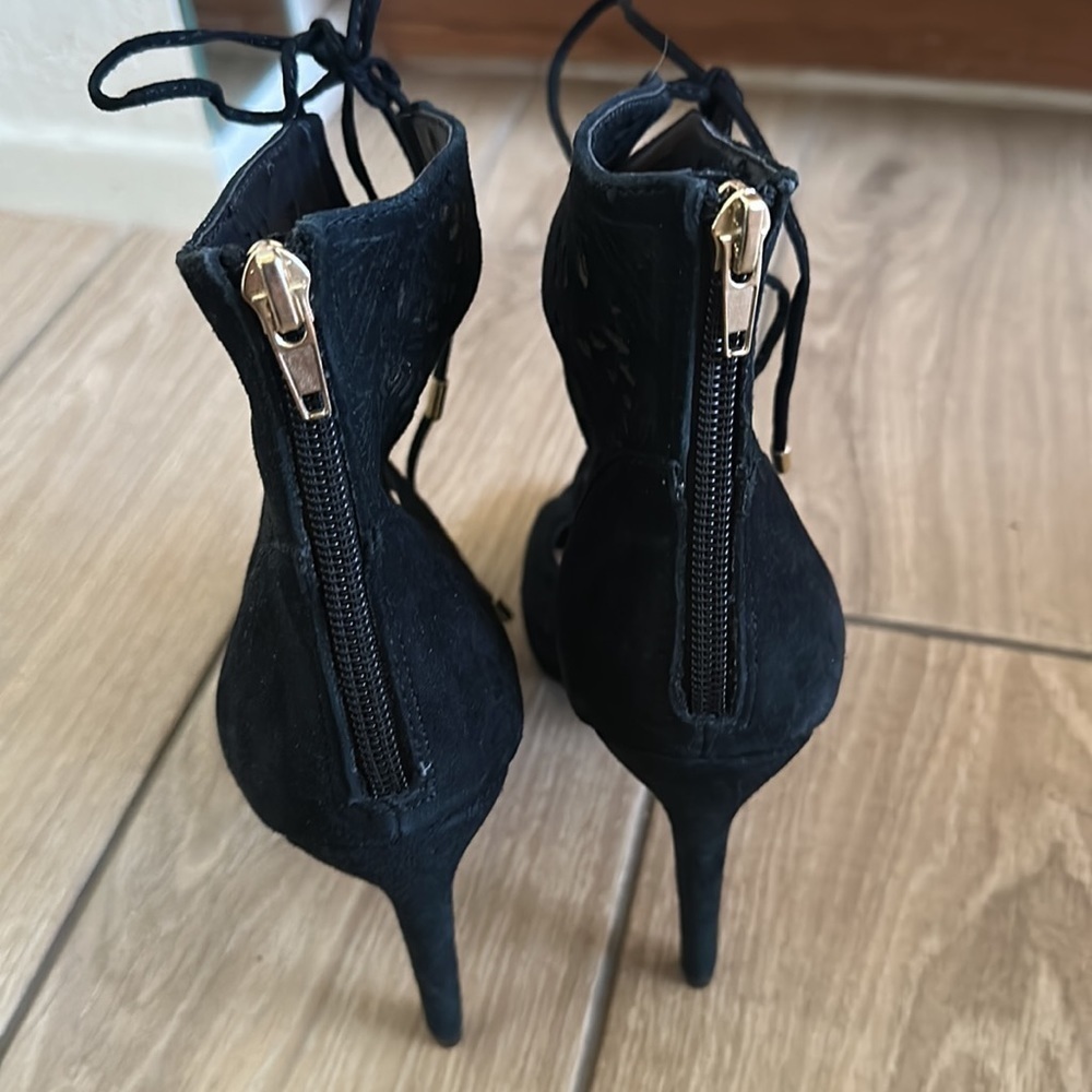 Cutout Heels​​​​​​​​​​​​ - Picture 3 of 4